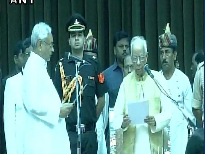 Nitish kumar takes oath as Bihar CM before 24 hours of resigning | 24 तासांच्या आत नितीश कुमार पुन्हा एकदा मुख्यमंत्रीपदी विराजमान